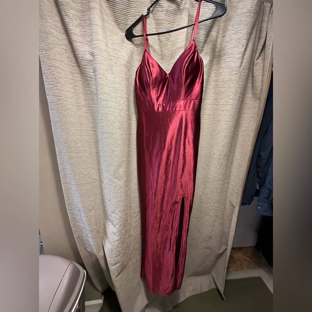 Wine dress with slit